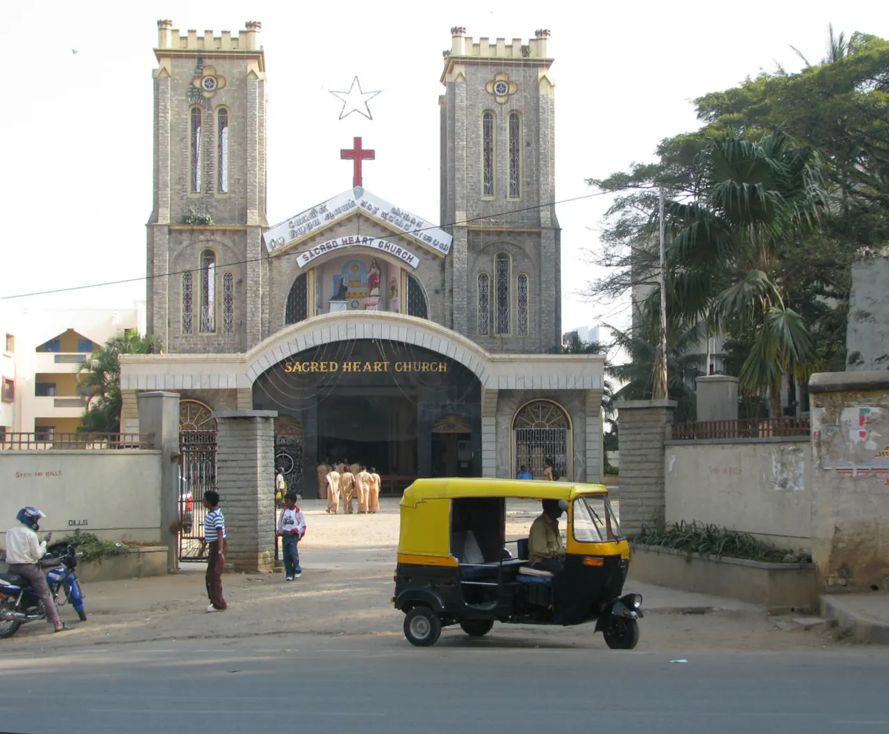 Bangalore Richmond Road Sacred Heart Church 1-4-2009 3-28-33 PM.