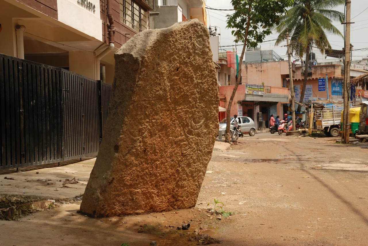 Thindlu inscription stone and surrounding street, photographed in 2017.